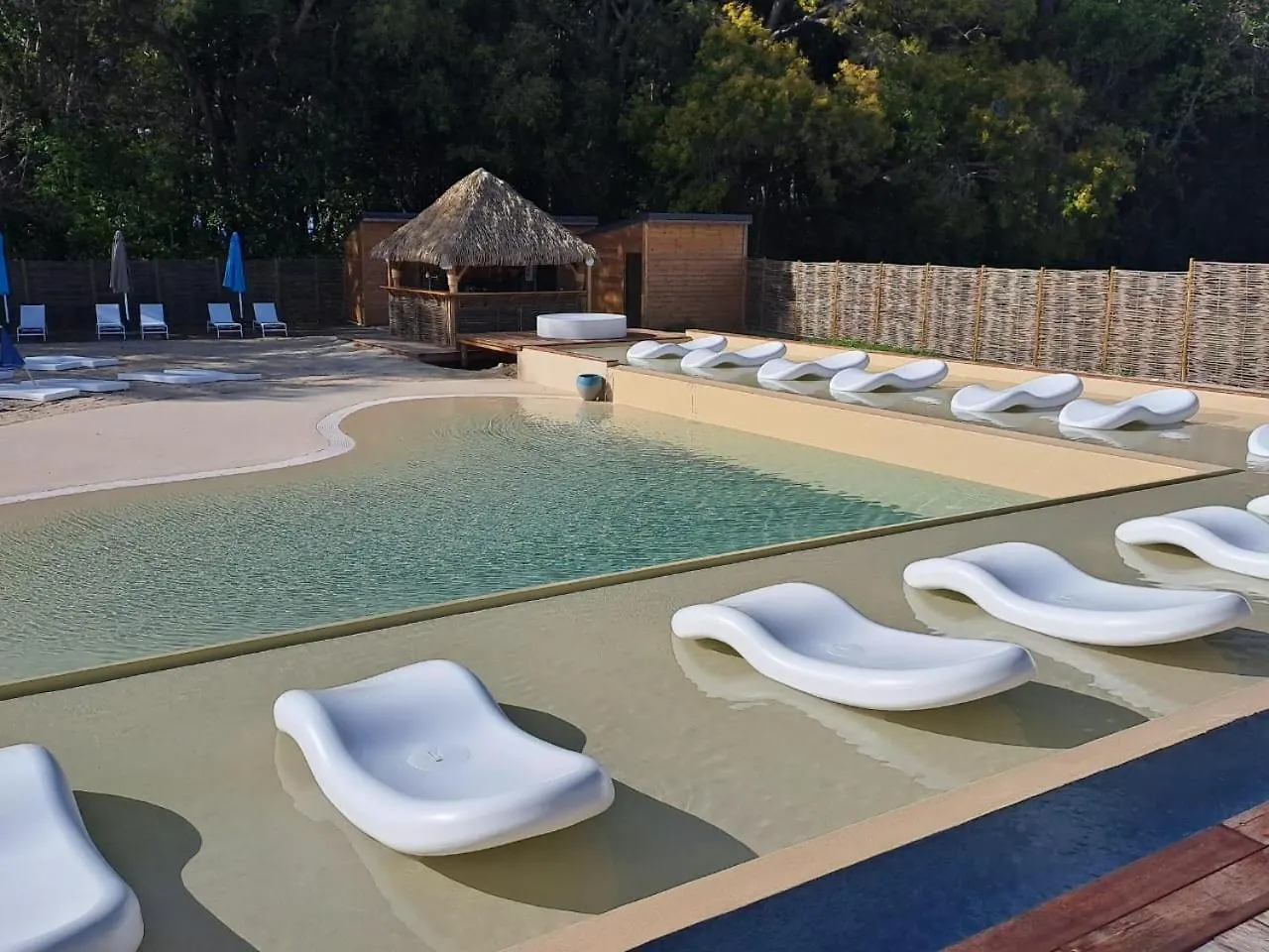 Titi Happy Days Otel Grand-Bourg  0*, Grand-Bourg (Marie Galante)